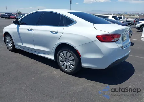 2015 Chrysler 200 Lx z USA, uszkodzony, nr VIN 1C3CCCFB3FN550968